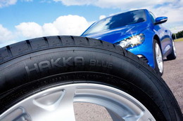 Nokian представила новейшую скоростную шину Hakka Blue к лету 2012.